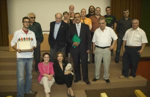 FOTO DE FAMILIA. Miembros de la organización, del jurado y premiados.