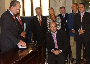 TOMA DE POSESIÓN. López pronunció su discurso en presencia del alcalde y de ediles. / D. NAVARRO