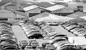 VENTAS. Los concesionarios de Cádiz abogan por medidas complementarias como un Plan Prever verde. / OSCAR CHAMORRO