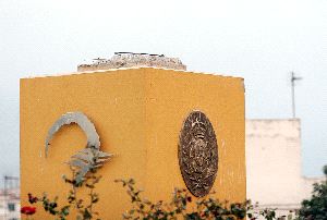 TRABAJOS. 'La Sirenita' ya no luce en la rotonda del Varadero del Saladillo. / ANDRÉS CARRASCO