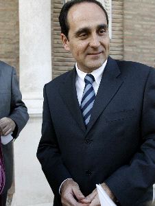 José Enrique Peña, responsable de la asesoría jurídica del Colegio de Médicos de Málaga: «No entendemos que se jubile a la fuerza a los médicos a los 65 años»
