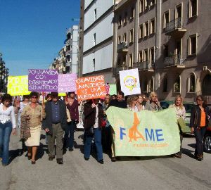 FAME. Protesta de las asociaciones de mujeres. / SUR