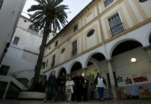 PLAZA DE LA CONSTITUCIÓN. La palmera es una de las características del patio.