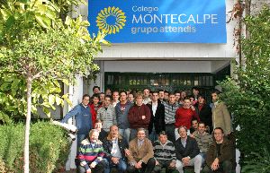 RECUERDOS. Los que se vivieron durante la comida de antiguos estudiantes. / SUR