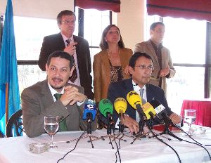 PSOE y CpM firman su pacto para ir juntos a las elecciones