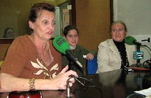 DIVA. Eva Miller con su hija y Gracita Gonazález de las Cuevas, de 'Mujeres en la Onda'.