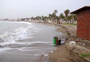 El Ayuntamiento pide a Costas la instalación de sistemas que eviten la pérdida de la arena en las playas