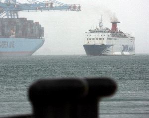 Cuatro ferrys, tres de ellos rápidos, salen a Ceuta a pesar del temporal