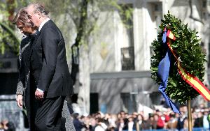 ATOCHA. Don Juan Carlos y Doña Sofía ayer, durante el acto en memoria de las víctimas del 11-M celebrado en la estación.