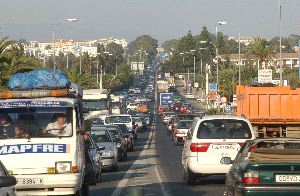 ATASCOS. Más de 65.000 vehículos transitan a diario por la travesía, considerada un punto negro de la red viaria. / JOSELE-LANZA