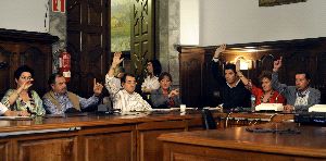 La moción 'ética' contra ANV en Mondragón fracasa por la abstención de IU, PP y EA