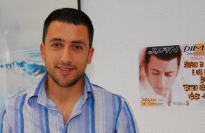 Juan Dima, cantante: «Mi ilusión es dedicarme de lleno a la música»