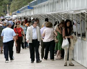 LIBROS. Otras hojas caen en el Paseo del Parque. / ÁLVARO CABRERA