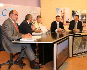 ESTUDIOS. Alberto Benzaquén condujo en i-melilla la presentación del libro. / SUR