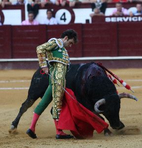 UN CARTEL DE TOROS. Esta trincherilla de José Tomás dice todo de su torería. / CARLOS MORET