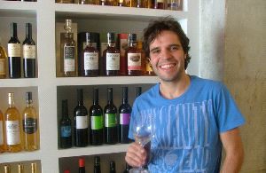 TRABAJO. Fernando Angulo dirige La Enopateca. / PLT