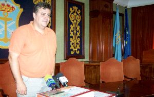 ACTO. El edil de Infraestructuras, ayer en rueda de prensa. / E. C.