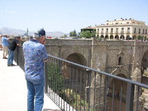 CENTRO. La turista paseaba por la zona monumental de Ronda. / PLT