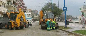 EN LA COSTA. Los viales que discurren cerca de la playa, como este en Fuengirola, quedaron anegados. / FRANCISCO JIMÉNEZ