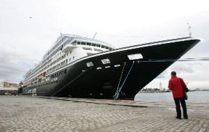 Pullmantur incorpora nuevo barco a su flota