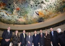 De izquierda a derecha, el presidente de Suiza, los Reyes, Barceló, Ban Ki-moon, Zapatero junto a su mujer y Erdogan con su esposa. / S. DI NOLFI. AP