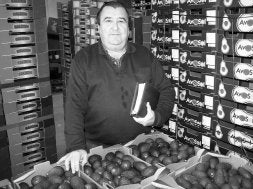 Francisco Fernández trabaja con productos ecológicos. / E. C.