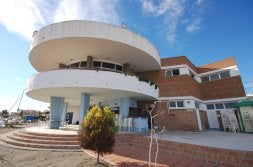Costas aplaza la toma de posesión del edificio del Club Náutico de Torre del Mar