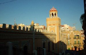 MEZQUITA. Los responsables del edificio no abonan la factura. / SUR