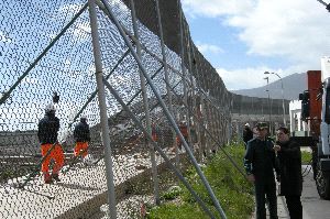 Los efectos del temporal obligan a cancelar las clases y provocan daños en la ciudad