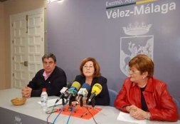 Salvador Marín, Josefa López y Salomé Arroyo en rueda de prensa. E. G.