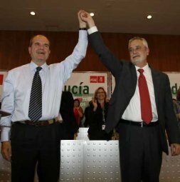 Manuel Chaves y José Antonio Griñán, al finalizar el Comité Director del PSOE-A./ MILLÁN HERCE. Vídeo. ATLAS NEWS