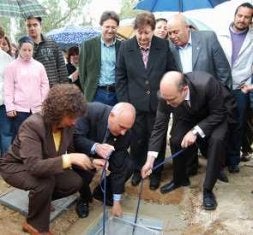 La delegada de Igualdad y el alcalde, ayer. / E. C.