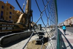 Las máquinas para la construcción de los muros pantalla ya han tomado la travesía. /JOSELE-LANZA