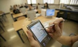 Los profesores pasan lista en ella, ponen faltas, notas y exámenes. / ANTONIO SALAS