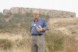 . Juan Manuel Muñoz Gambero, al pie del Cerro de la Tortuga./ ANTONIO SALAS