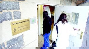 La mediación ayuda a 400 familias a resolver los conflictos con sus hijos