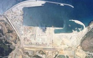 Vista aérea del superpuerto de Tánger, cuya competencia amenaza los intereses del Puerto de Algeciras. /SUR