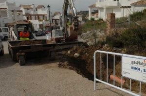 Trabajos del ramal que conectará el gasoducto con la red de distribución. /J-LANZA