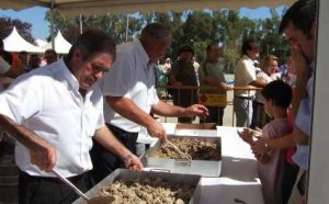 El chivo lechal fue ayer el atractivo de la feria de ganado.