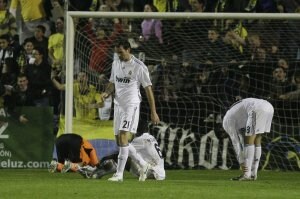 Dudek, Metzelder y Diarra, tras el 1-0. / EFE