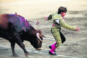 Michelito, ni de puntillas