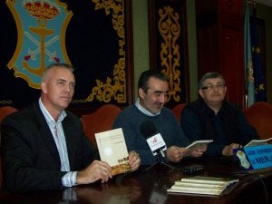 Iván Jullit, ayer junto al edil de Turismo y al gerente de AEN. ::
E. C.