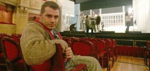Toni Cantó compagina la gira de la obra teatral 'El Pez Gordo' con la escritura y la política en su pueblo, Torrelodones. ::
SUR