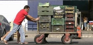 El Banco de Alimentos Bancosol ha incrementado el número de familias atendidas debido a la crisis económica. ::                             SUR