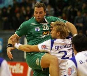 Gurdsten trata de frenar a Chelu Cid. ::
ELIBERTO REVERTER. GECA SPORT