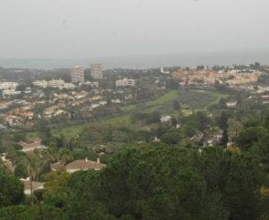Los campos de golf de Marberlla están rodeados de urbanizaciones con pisos sin vender. ::
JOSELE-LANZA
