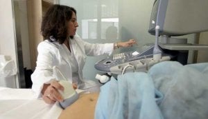 Las listas de espera empujan cada año a más malagueños a la sanidad privada