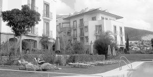 El complejo Sensara está formado por 150 apartamentos, de los que una treintena aún permanecen sin vender. ::
F. JIMÉNEZ
