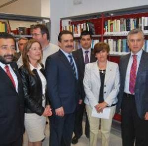 El consejero de Cultura, la alcaldesa y ediles de Torrox, ayer. ::
E.
CABEZAS