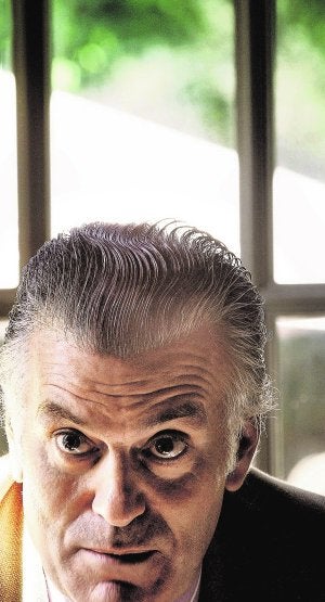 Luis Bárcenas, justo después de presentar su dimisión como senador. ::
JAIME GARCÍA